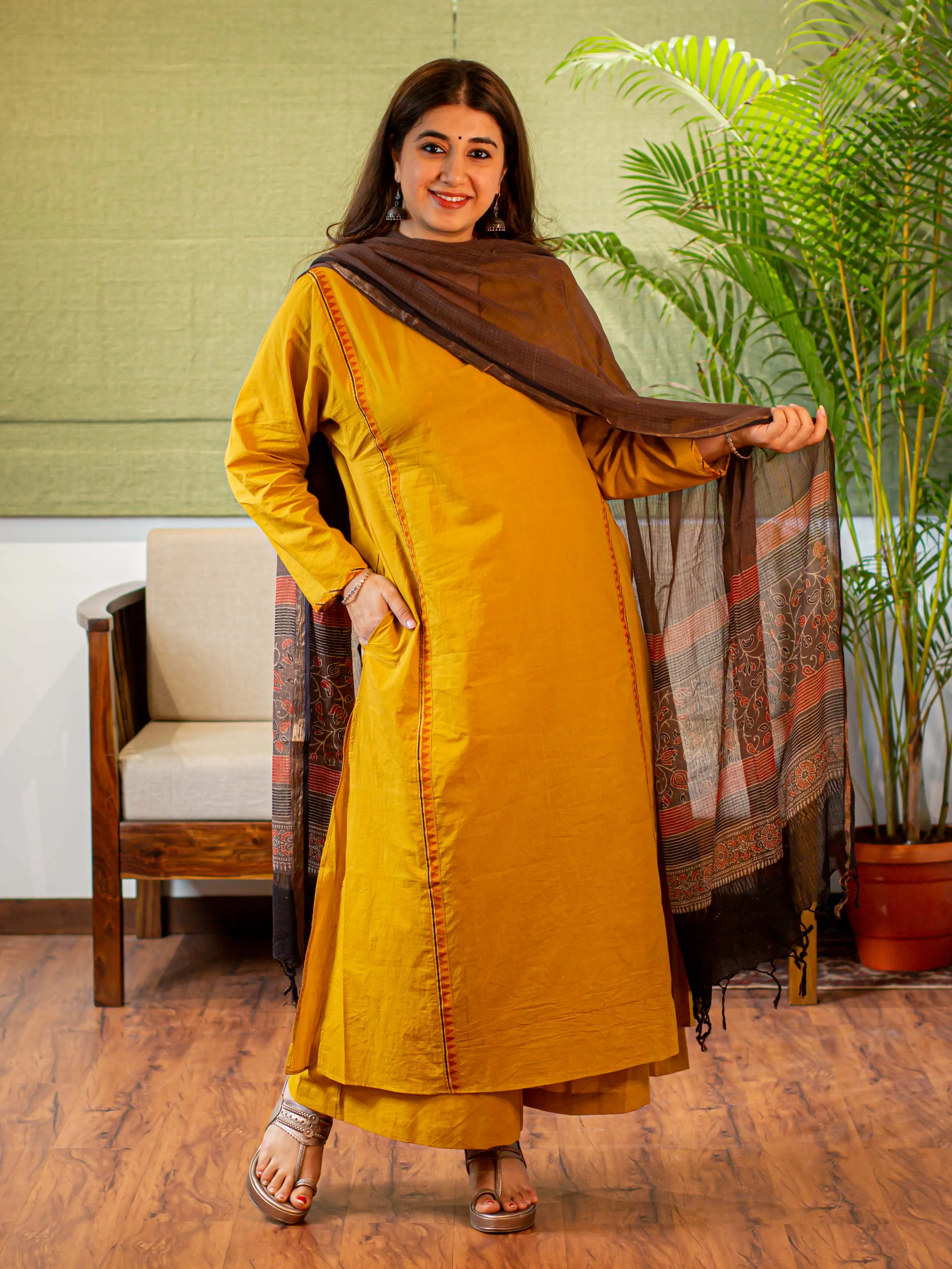 Anam Yellow Jhabbha Kali Mul Cotton Kurta Set | Relove