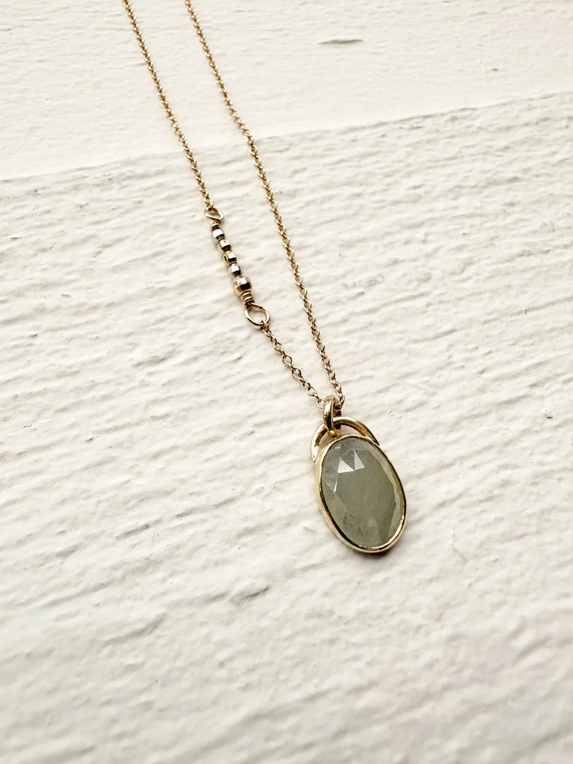 JANE HOLLINGER - 14k yellow gold necklace with Milky White Sapphire