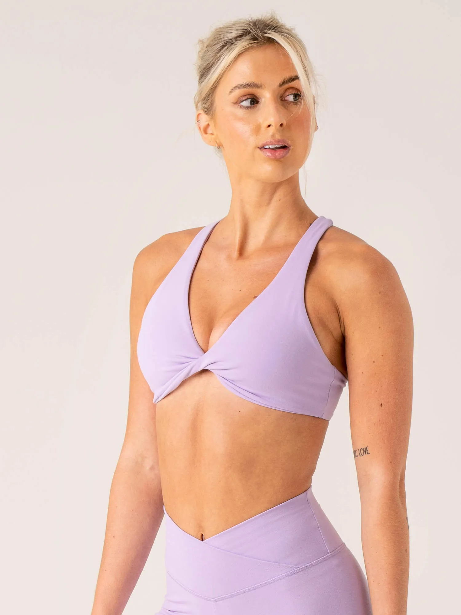 Momentum Twist Sports Bra - Lavender